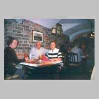 59-05-1018 Kirchspieltreffen Gross Schirrau 2000 in Neetze - Das Ehepaar Skrey und Magdalena Doerfling an einem Tisch.jpg